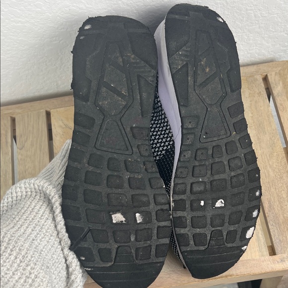 Steve Madden Women’s Monochrome Knit Sneakers Size 10 - Picture 6 of 6